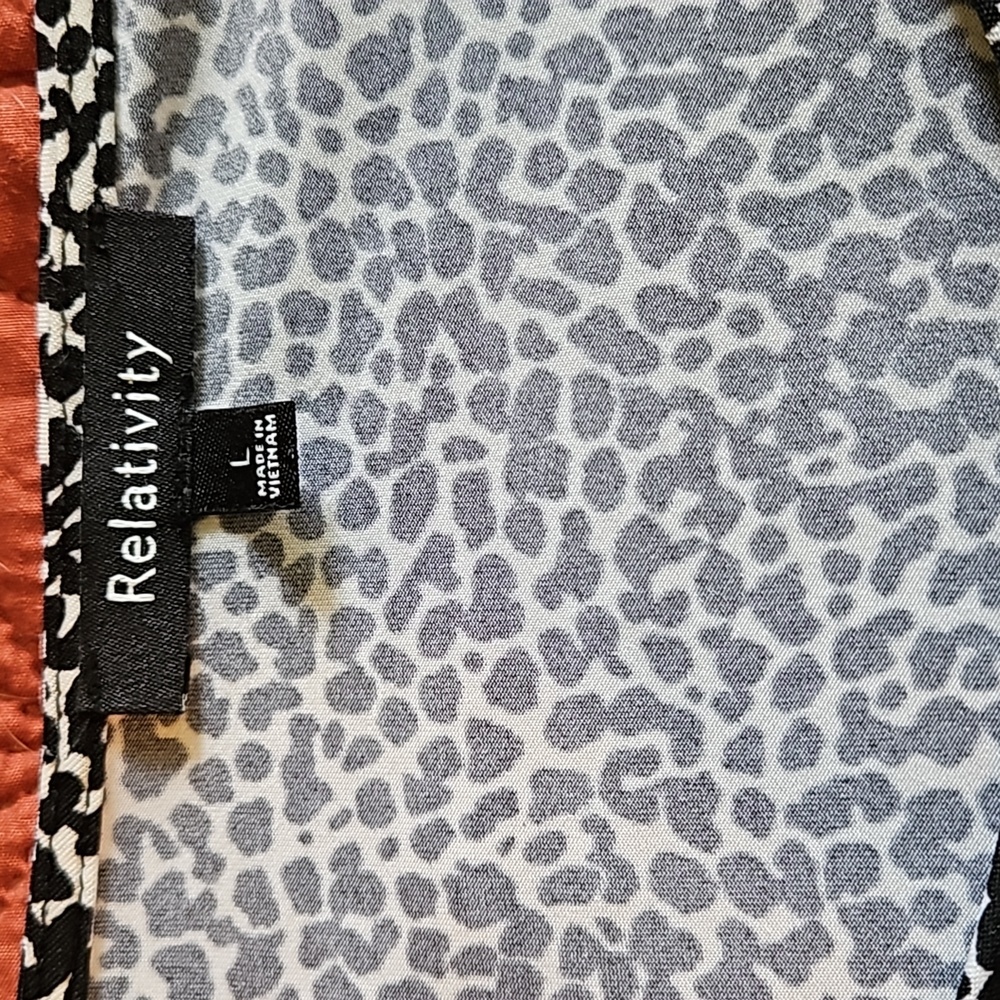 Relativity L ruched polka dot top - Picture 3 of 5